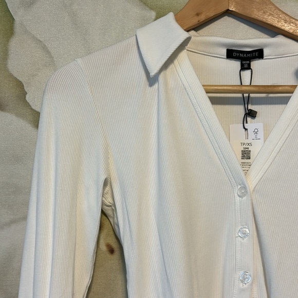 DYNAMITE LONGSLEEVE COLLARED TOP - Picture 3 of 3